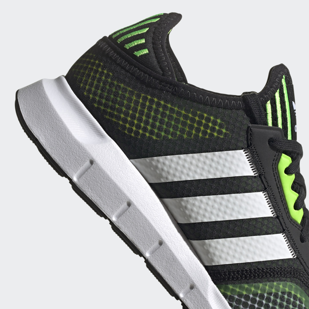 фото Кроссовки swift run x adidas originals