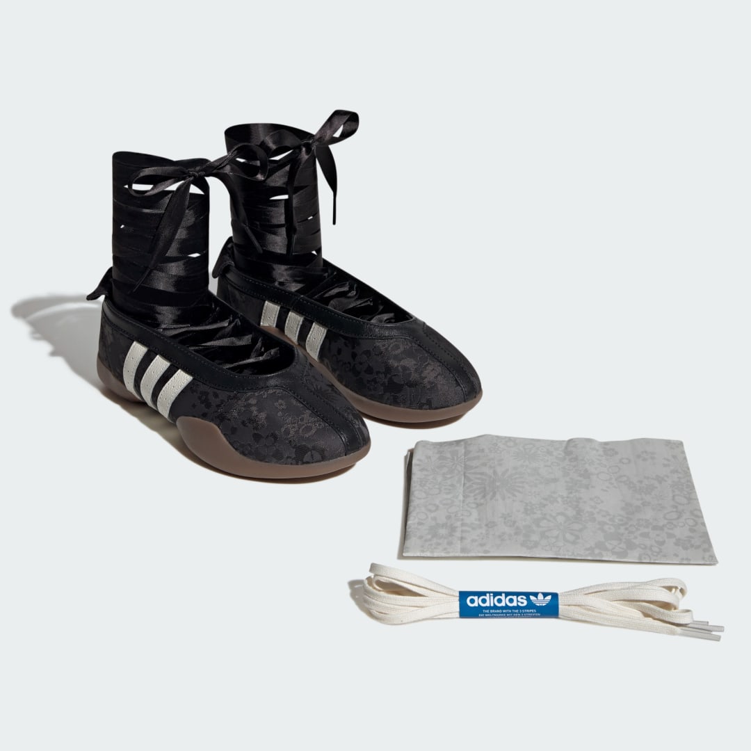 Adidas Taekwondo sneaker Core Black / Off White / Gum