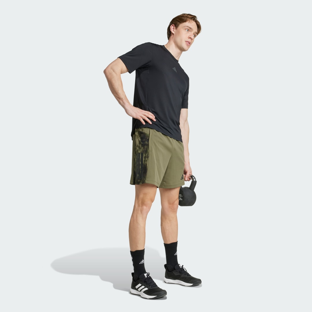 Thumbnail - Train Essentials Seasonal 3-Stripes Short