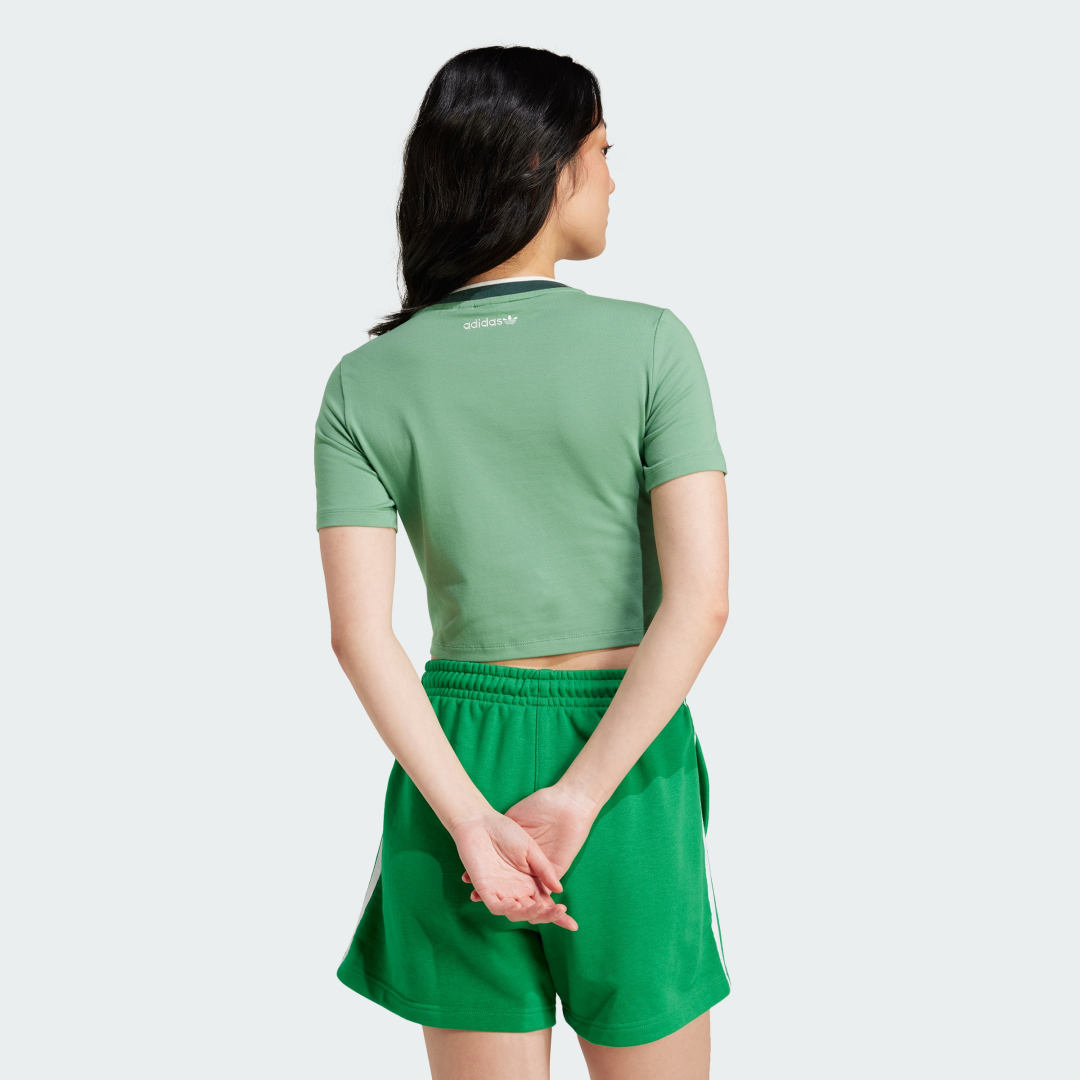 

adidas Playera 3 Franjas Badge Slim Estampada Mujer, Preloved verde