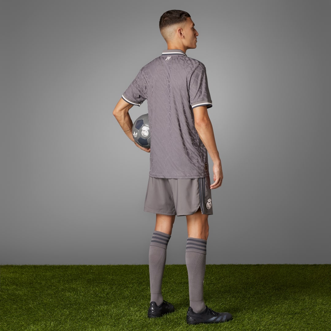 Thumbnail - Real Madrid 24/25 Ausweichtrikot