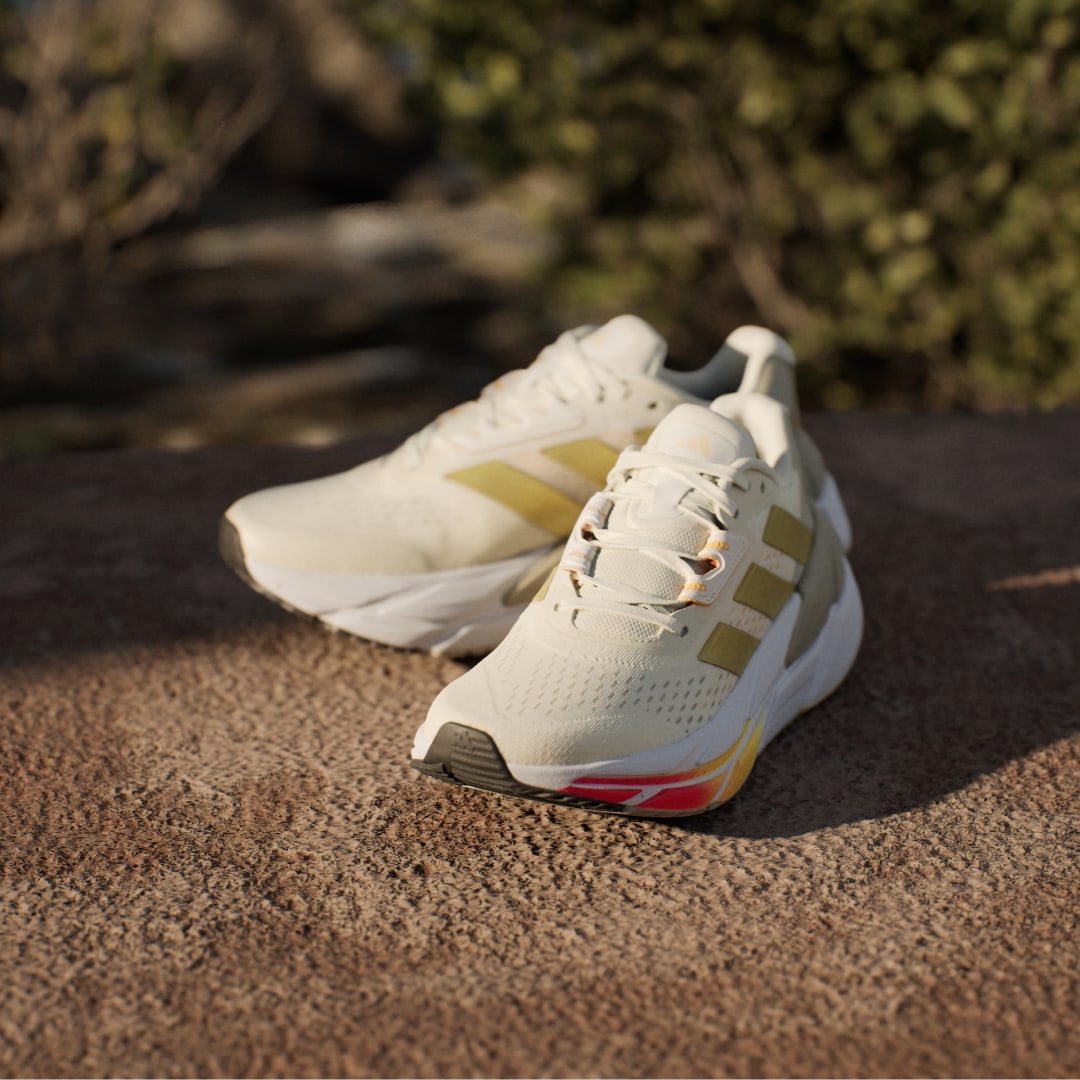 

adidas Tenis Adistar CS 2.0 Mujer, Ivory/oro gris/putty gris