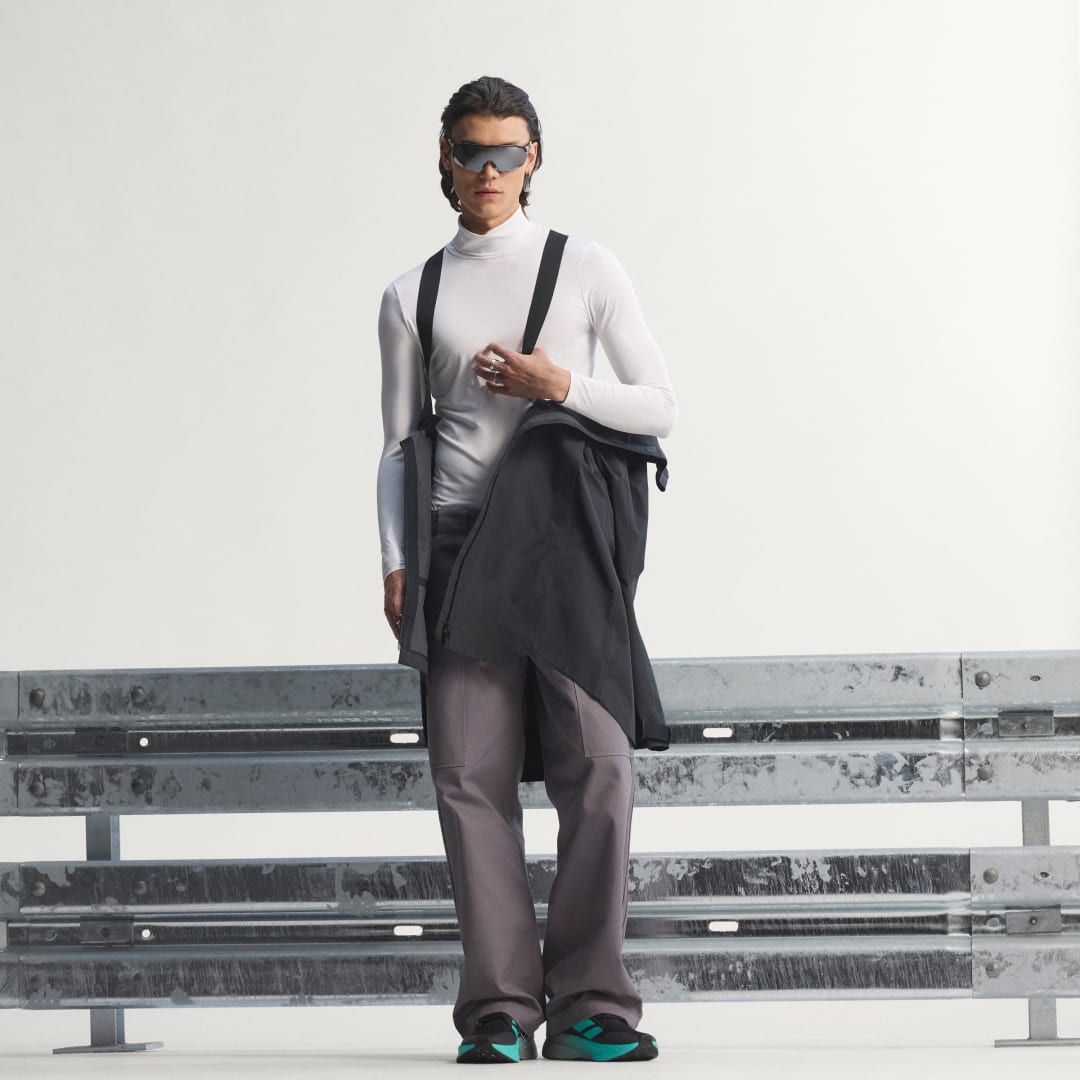 Thumbnail - MERCEDES-AMG PETRONAS FORMULA 1 TEAM ENGINEERS REGENPARKA