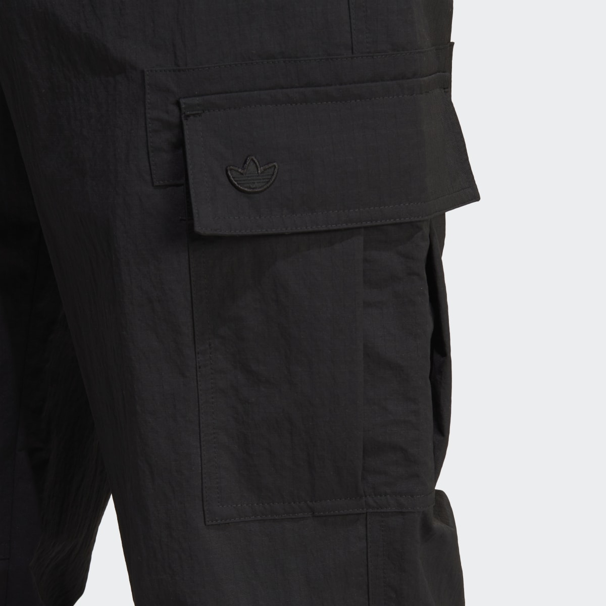 Adidas Pantaloni Premium Essentials Cargo. 6