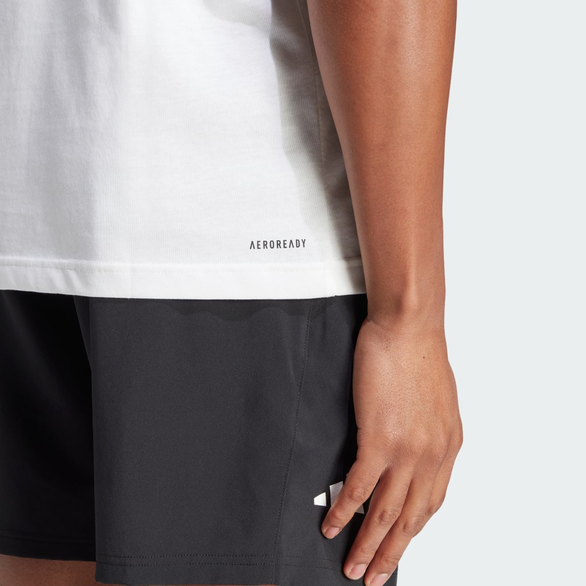 Adidas T-shirt de tennis graphique AEROREADY. 9