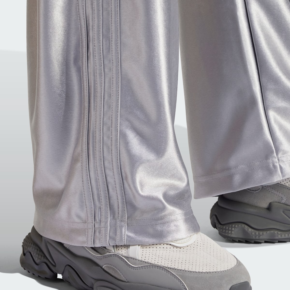 Adidas Pantalon de survêtement oversize Firebird. 6