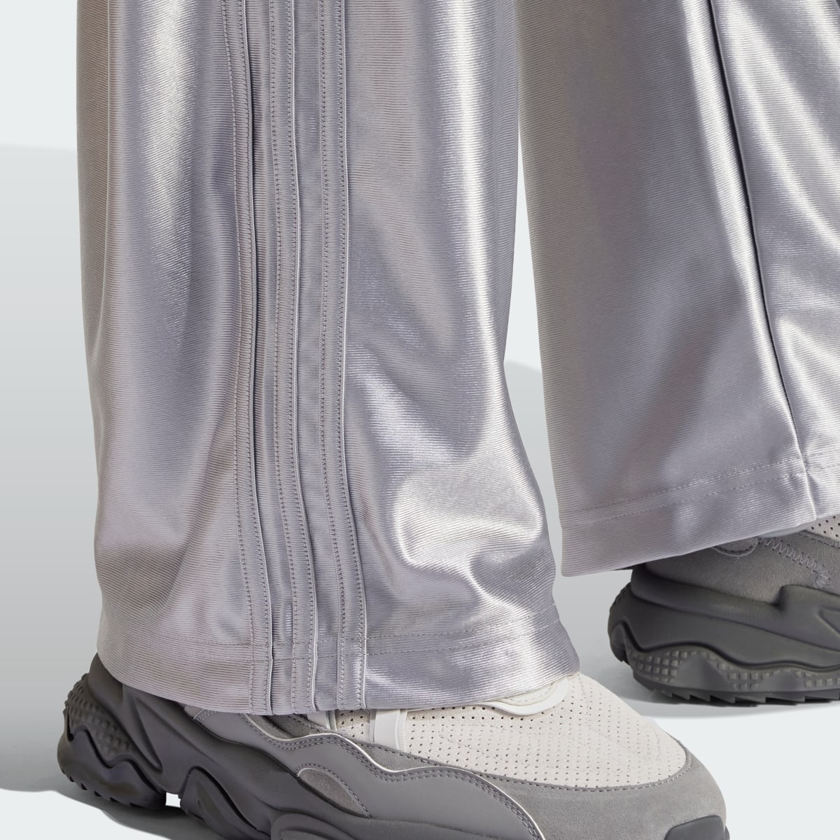 Adidas Pantalón Firebird Oversized. 6