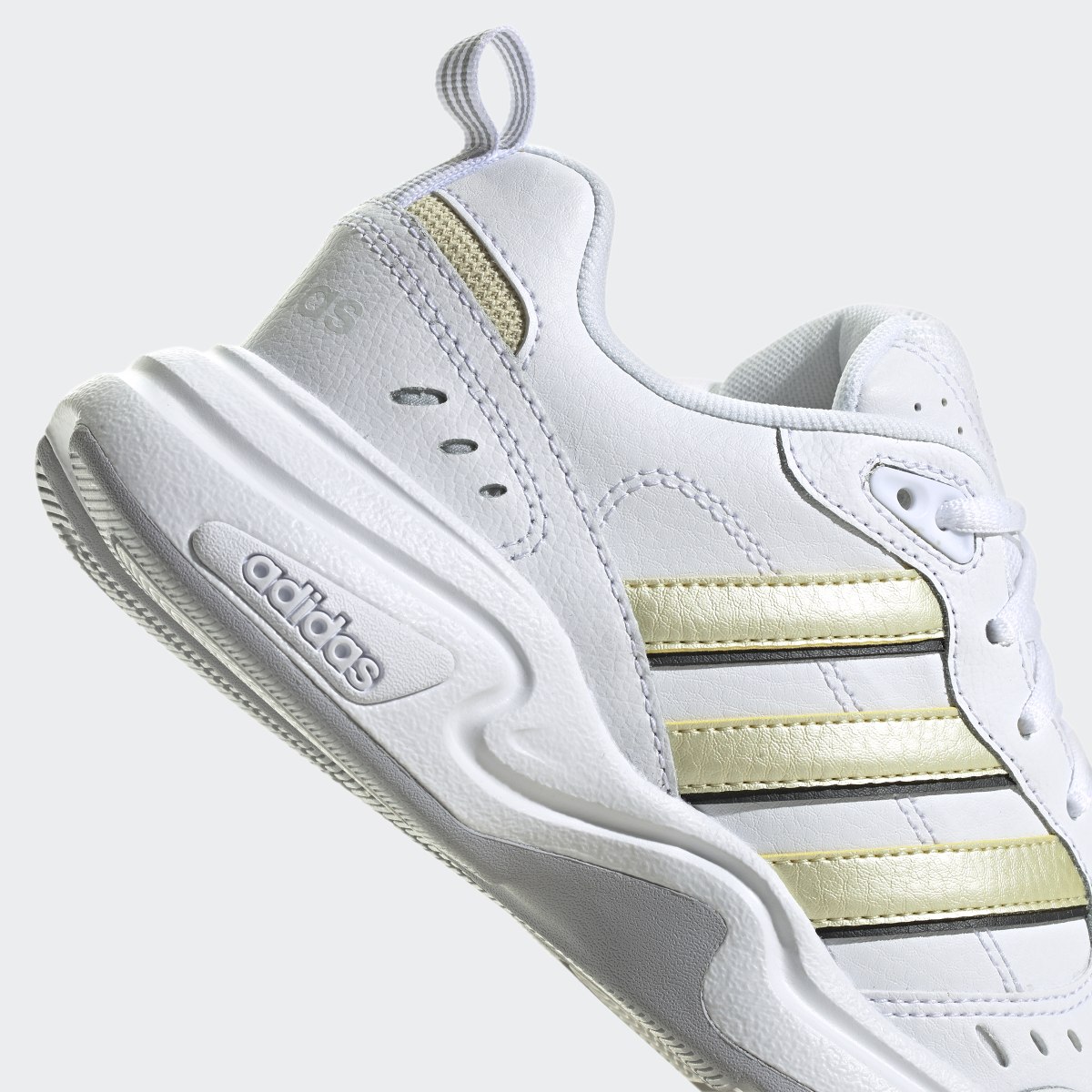 Adidas Chaussure Strutter. 8