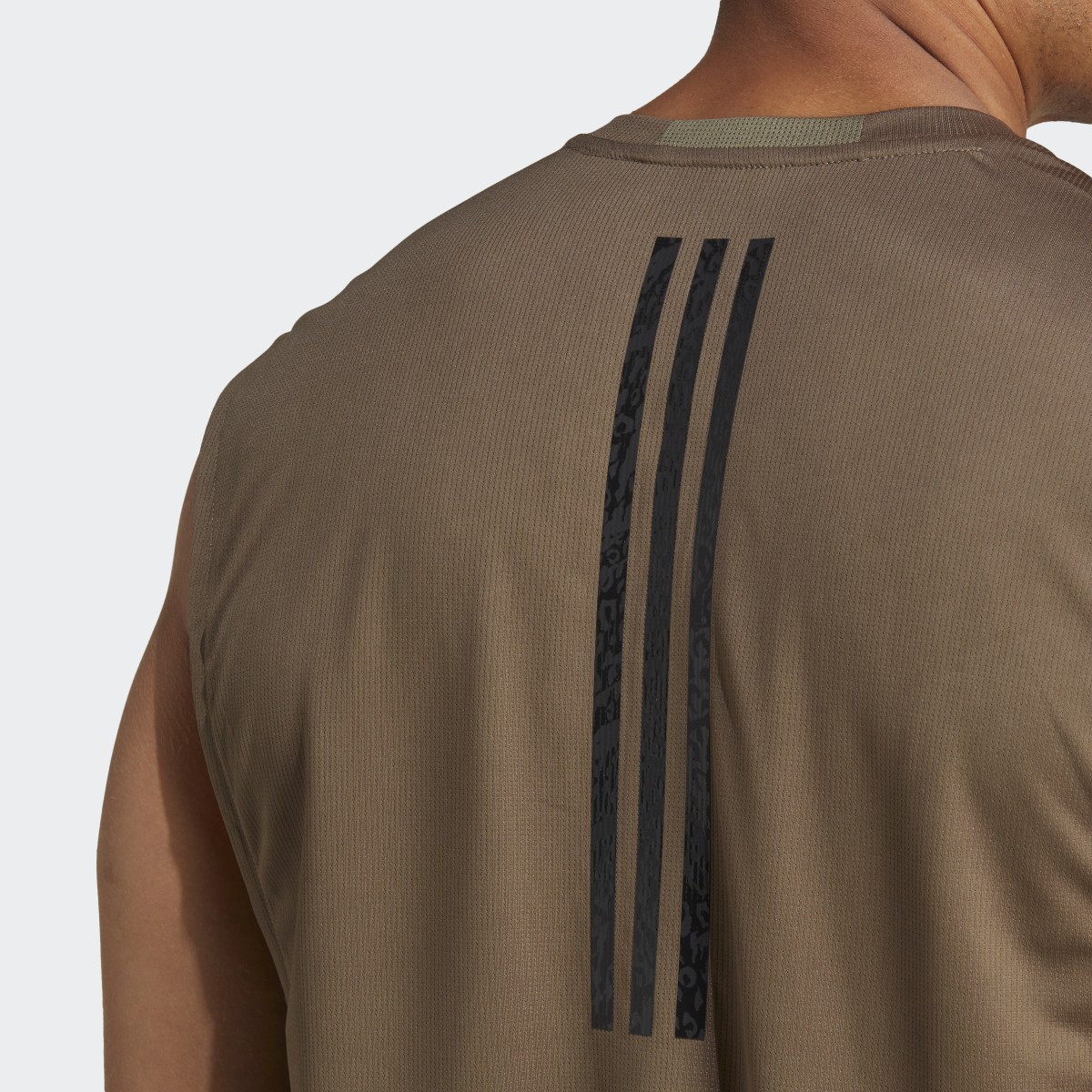 Adidas Camisola de Alças para HIIT com Curadoria de Cody Rigsby. 7