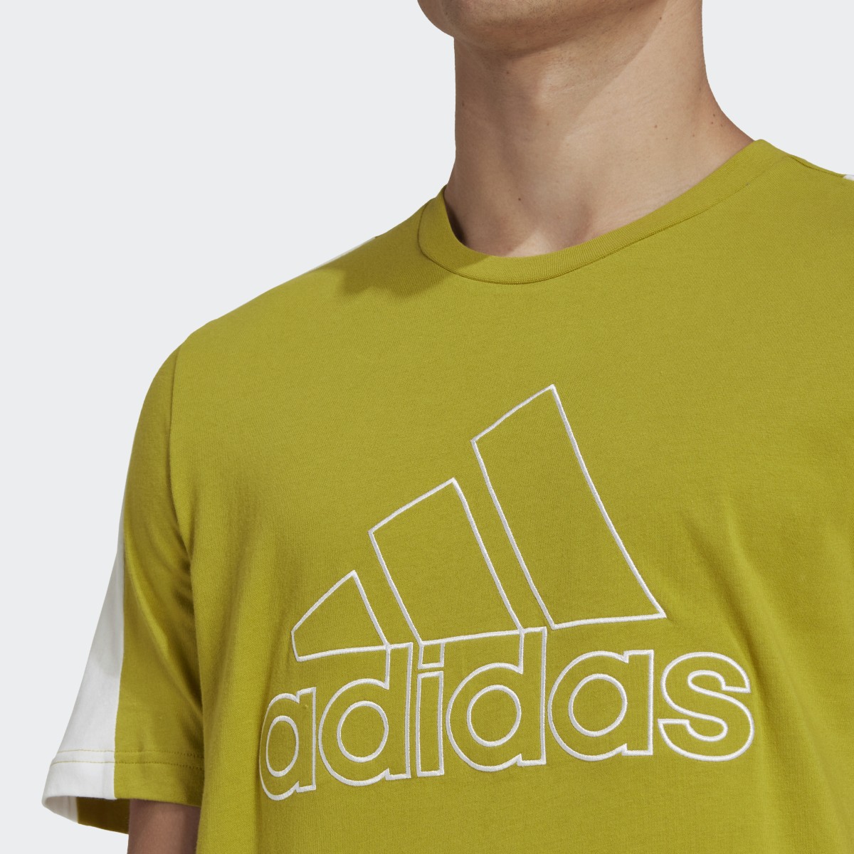 Adidas Playera Future Icons Badge of Sport Bordada. 6