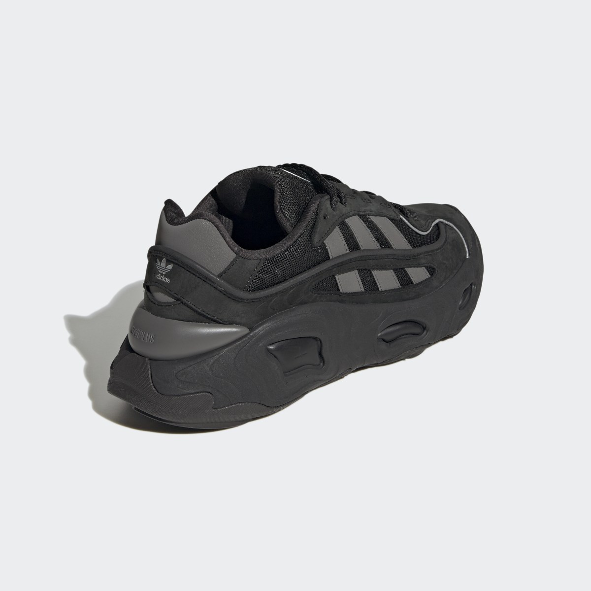 Adidas Chaussure OZNOVA. 9