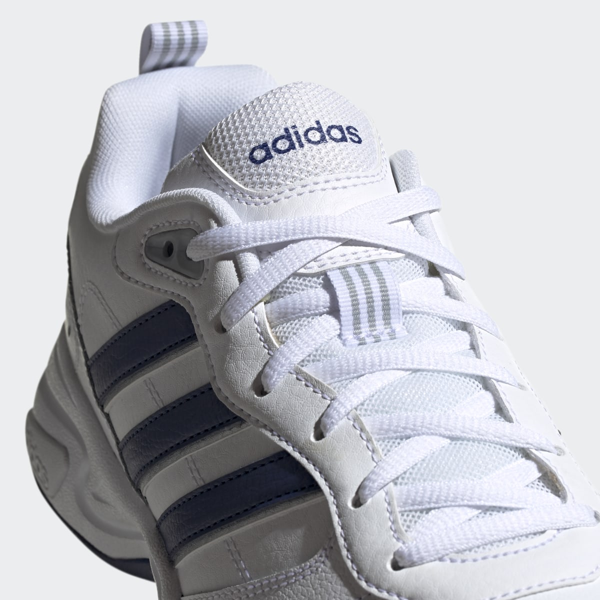 Adidas Strutter Schuh. 10