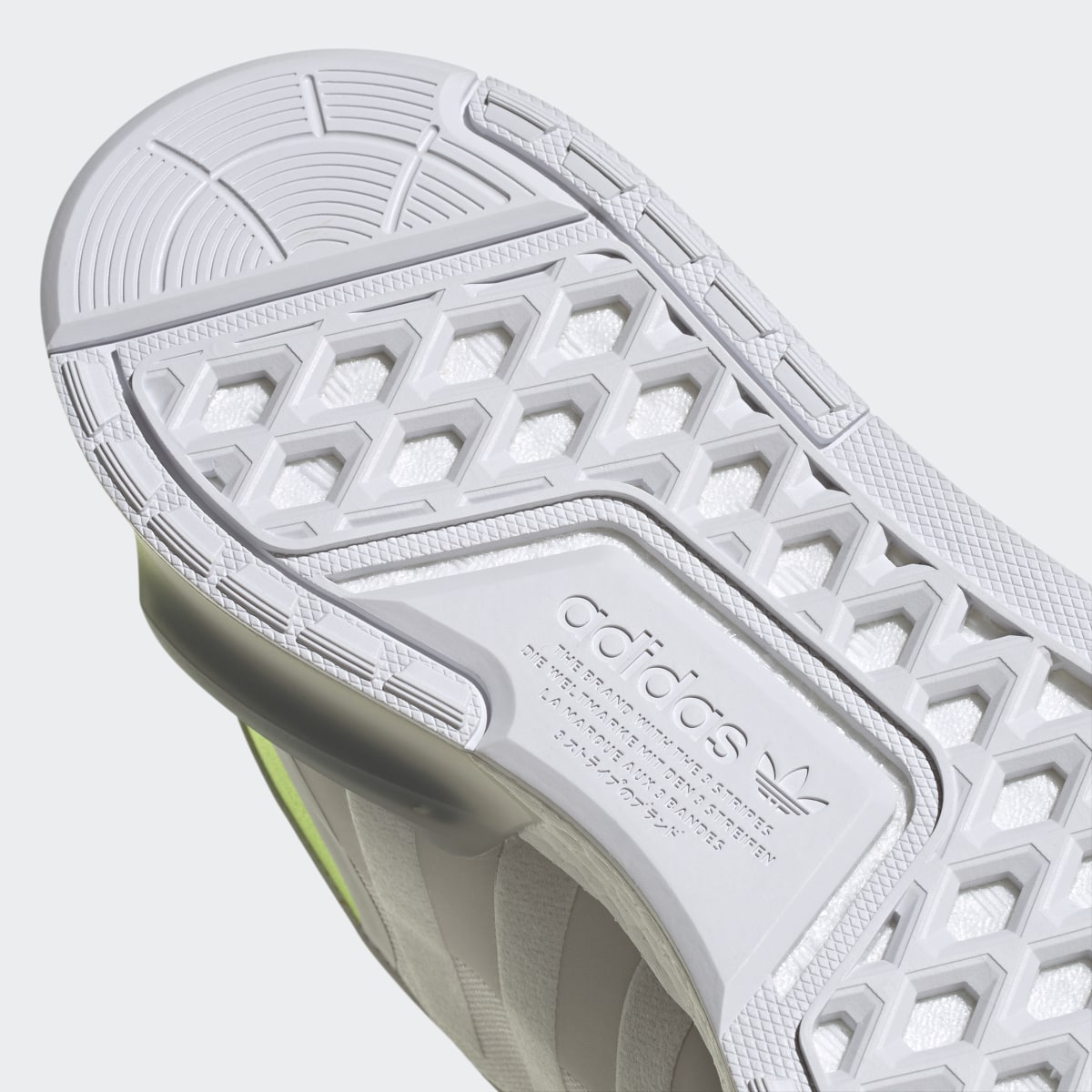 Adidas NMD_R1 V3 Ayakkabı. 4