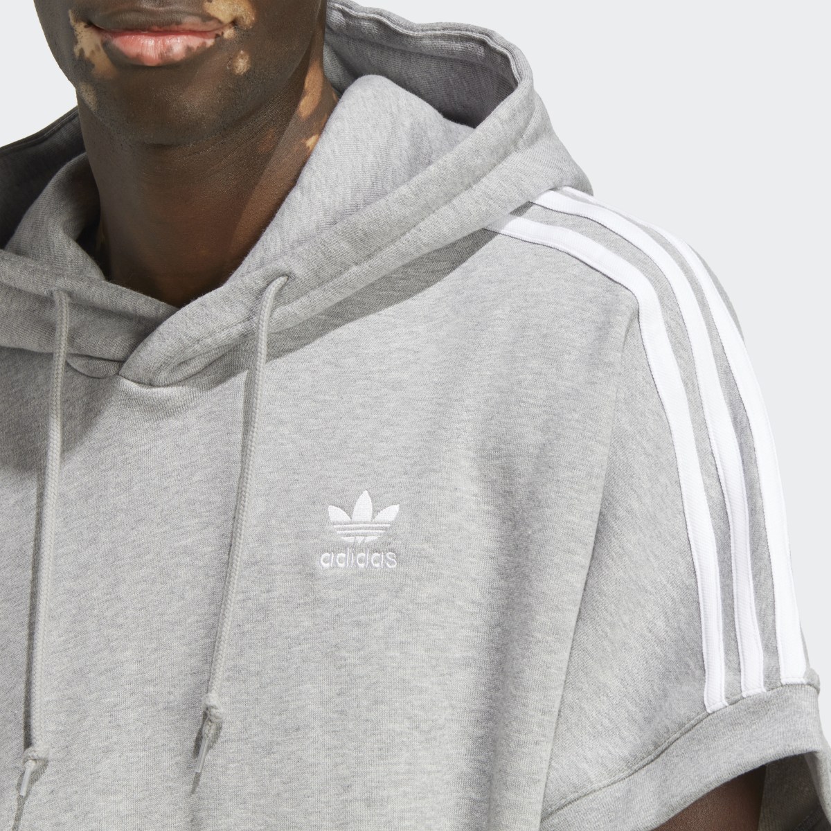 Adidas Sweat-shirt à capuche manches courtes Adicolor Classics. 6