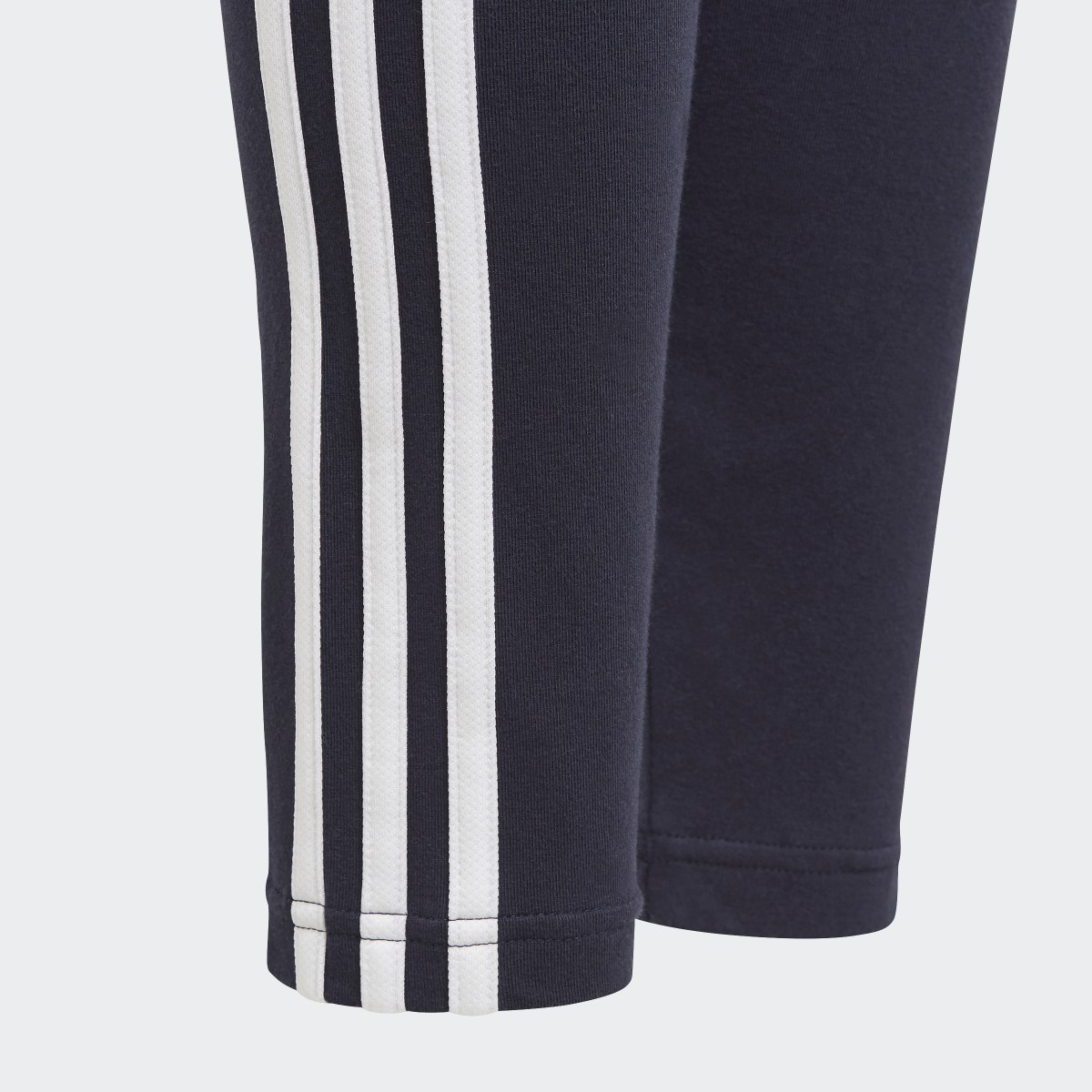 Adidas Essentials 3-Streifen Leggings. 5