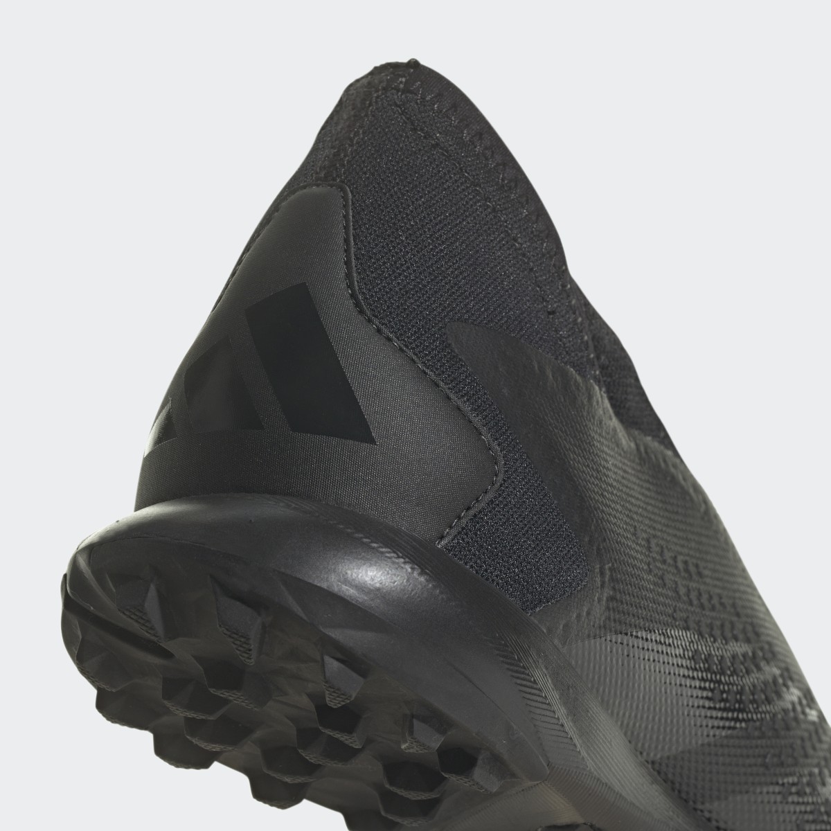 Adidas Calzado de Fútbol Predator Accuracy.3 Sin Cordones Pasto Sintético. 9