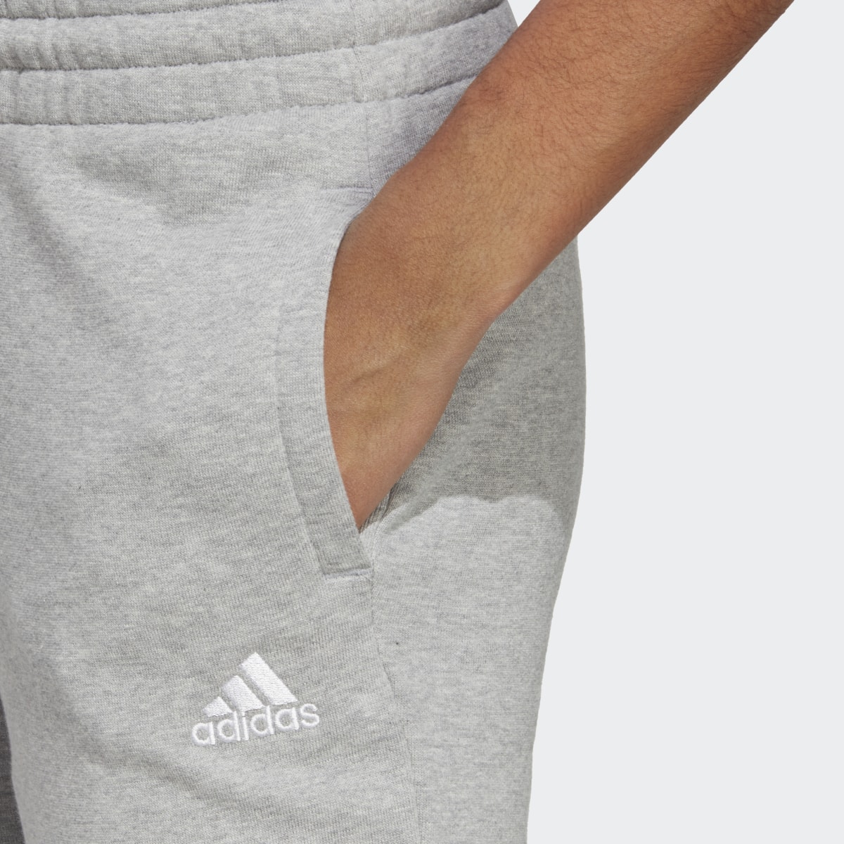 Adidas Pantaloni Essentials Linear French Terry Cuffed. 5