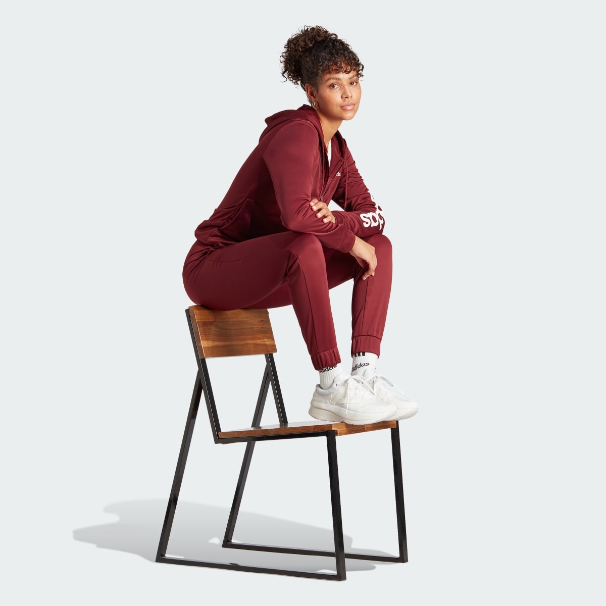 Adidas Track suit Linear. 4