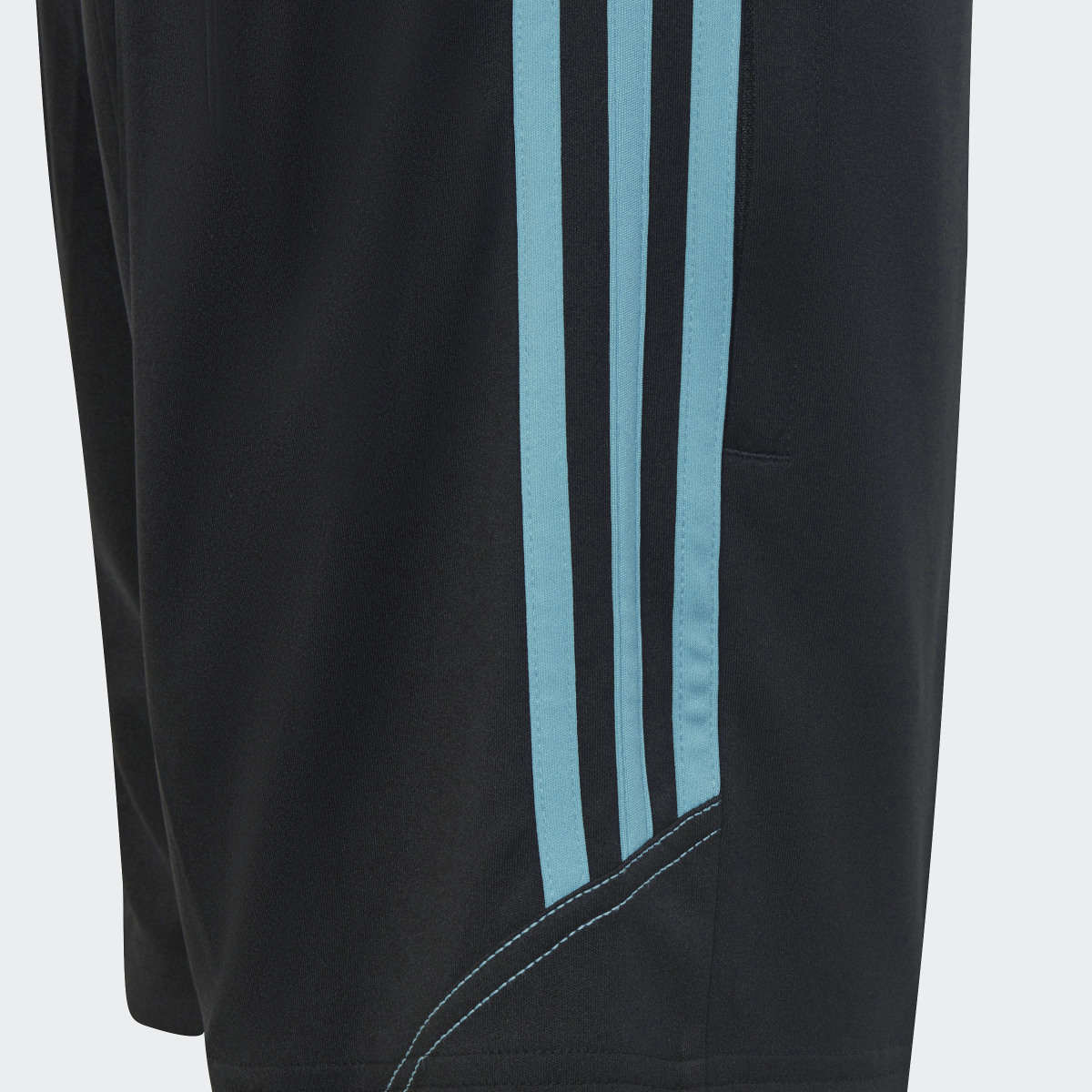 Adidas Shorts de Entrenamiento Tiro 23 Club. 7