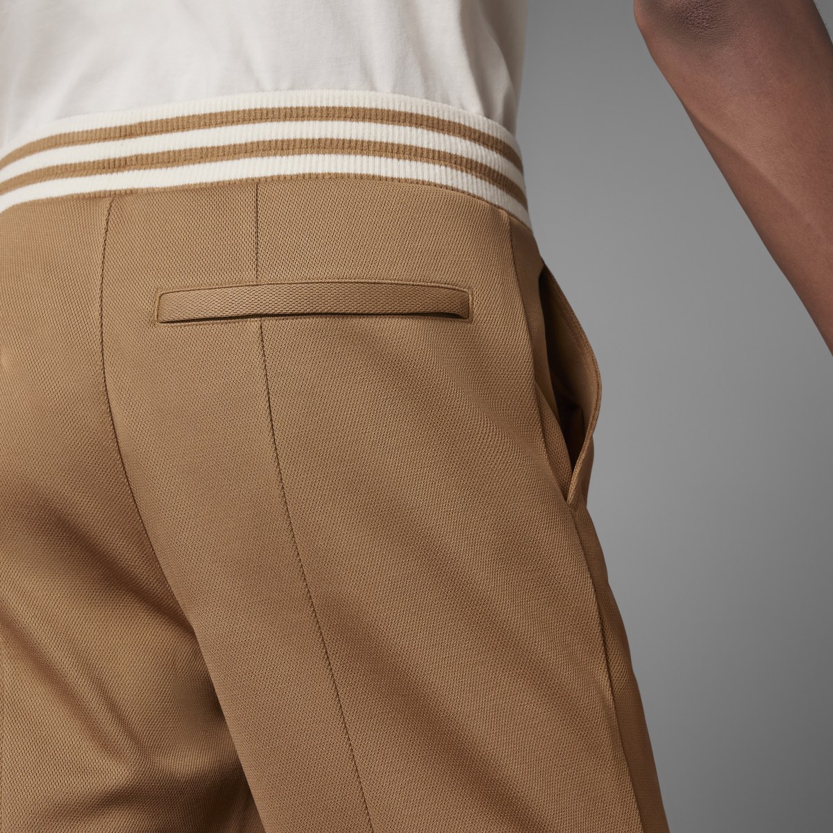 Adidas adicolor Heritage Now Wide Leg Trainingshose. 9 Adidas adicolor Heritage Now Wide Leg Trainingshose. 9