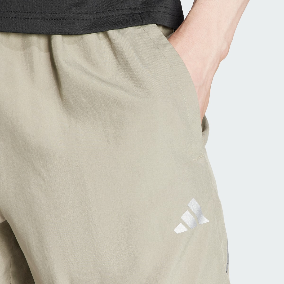 Adidas Shorts de Entrenamiento Gym+ Tejidos. 6