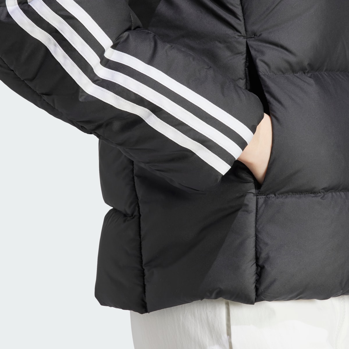 Adidas Kurtka Essentials 3-Stripes Mid Down Hooded. 7