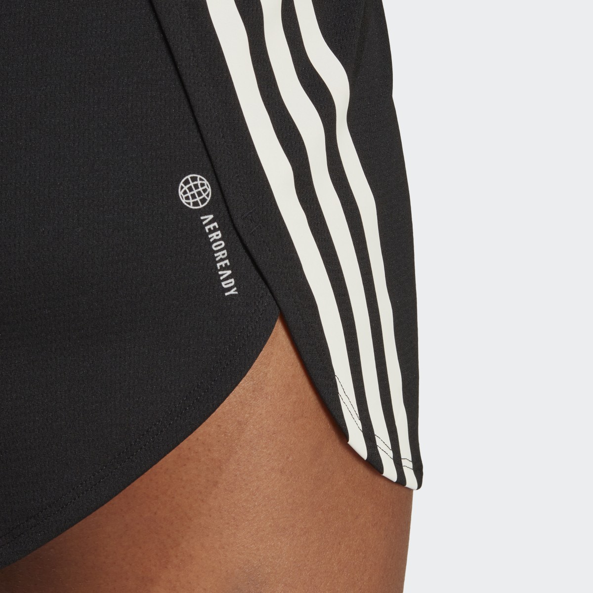 Adidas Run Icons 3-Stripes Low Carbon Koşu Şortu. 5