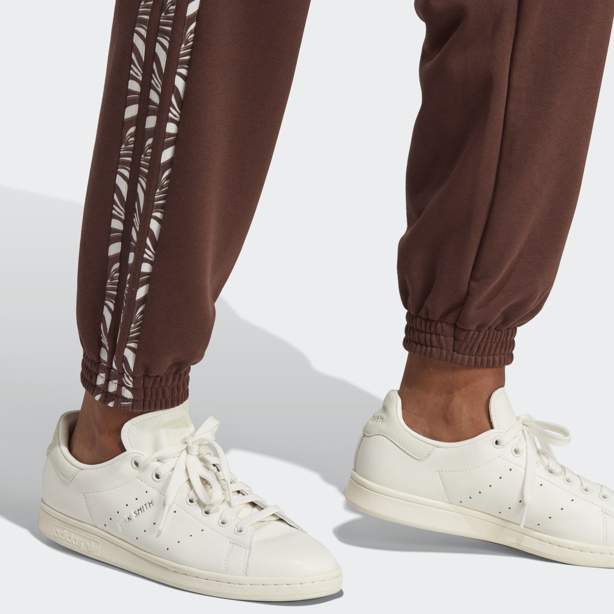 Adidas Pantalon de survêtement avec imprimé animal abstrait. 6