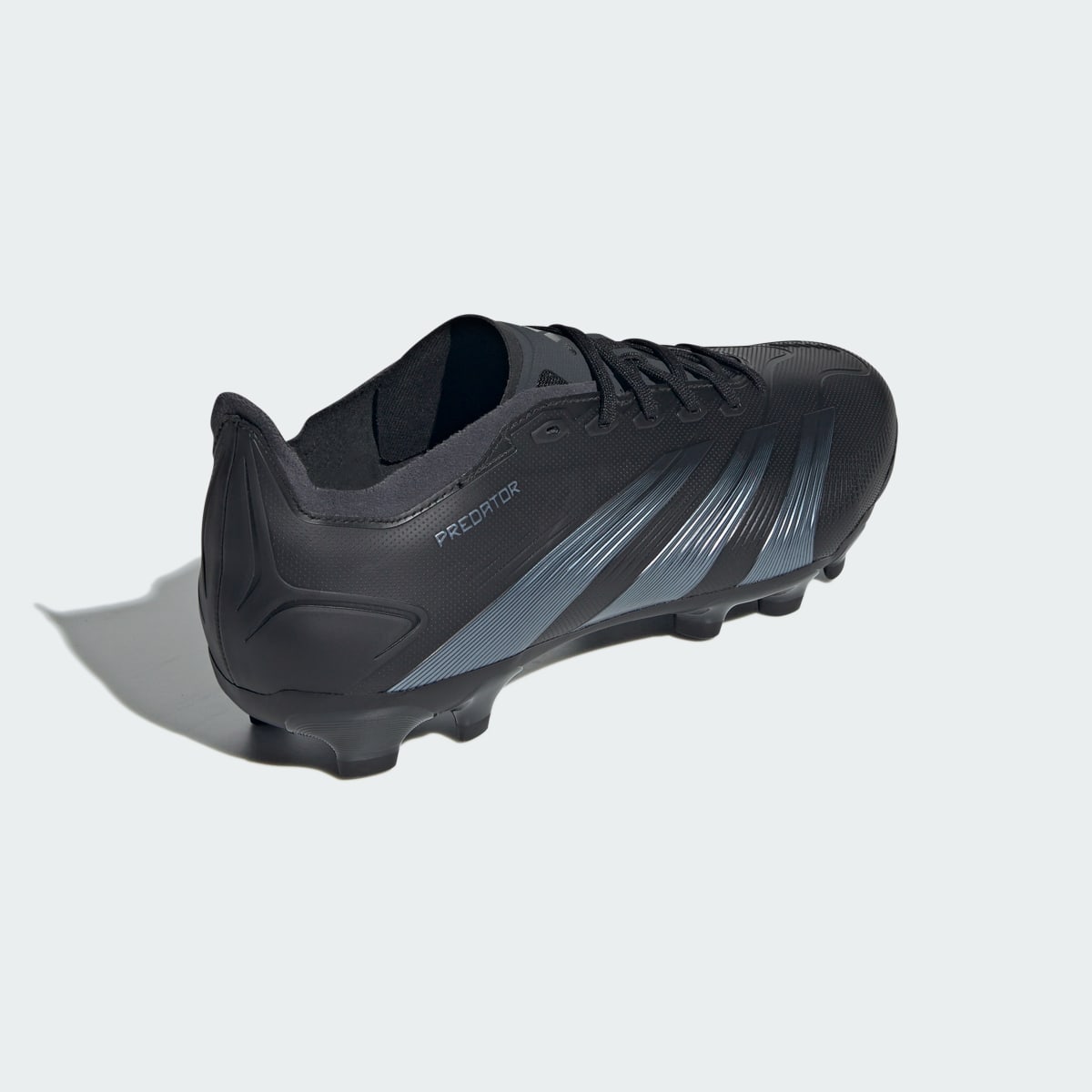 Adidas Bota de fútbol Predator 24 League Low multisuperficie. 6