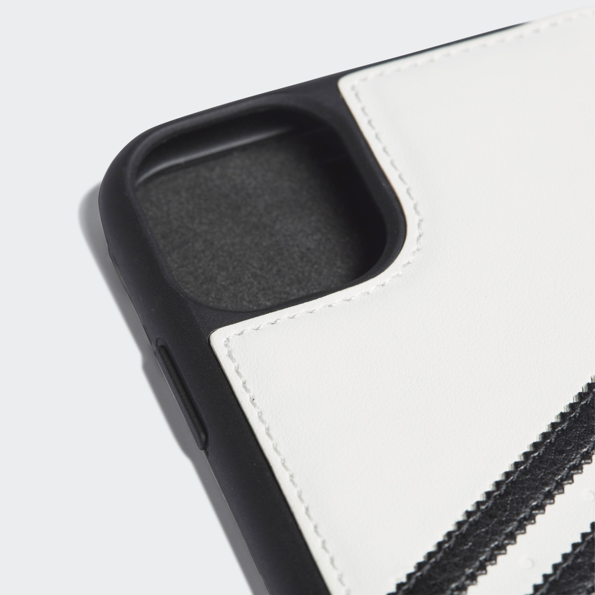 Adidas Samba Booklet Case iPhone 2019 6.1-Inch. 5