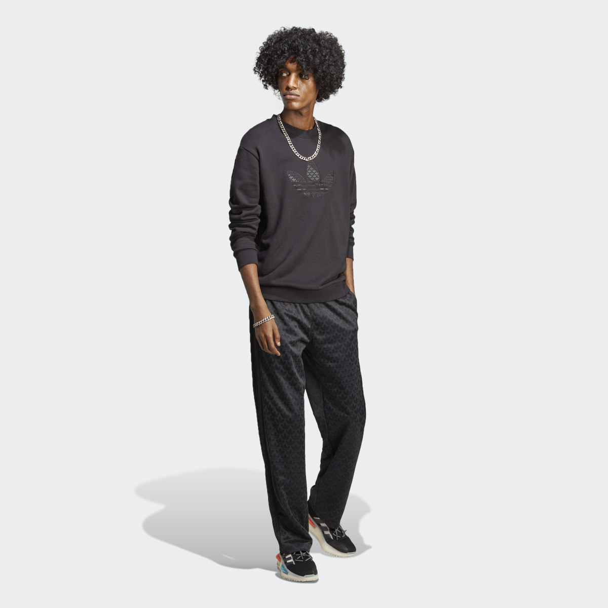 Adidas Sweat-shirt ras-du-cou à motif monogramme. 5