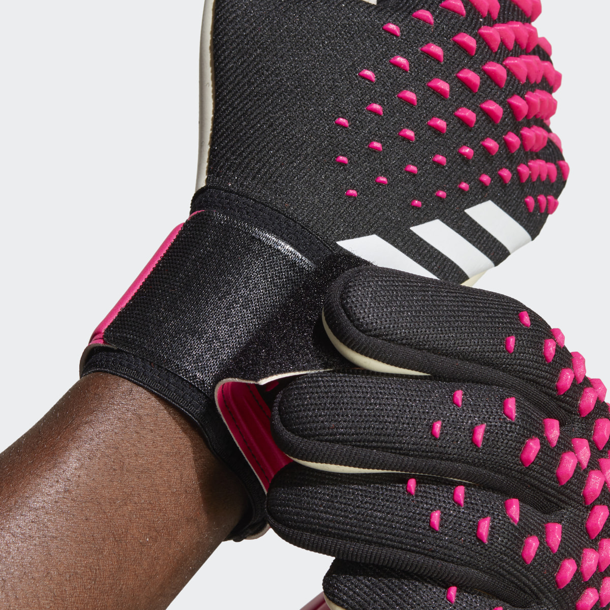 Adidas Predator League Gloves. 5