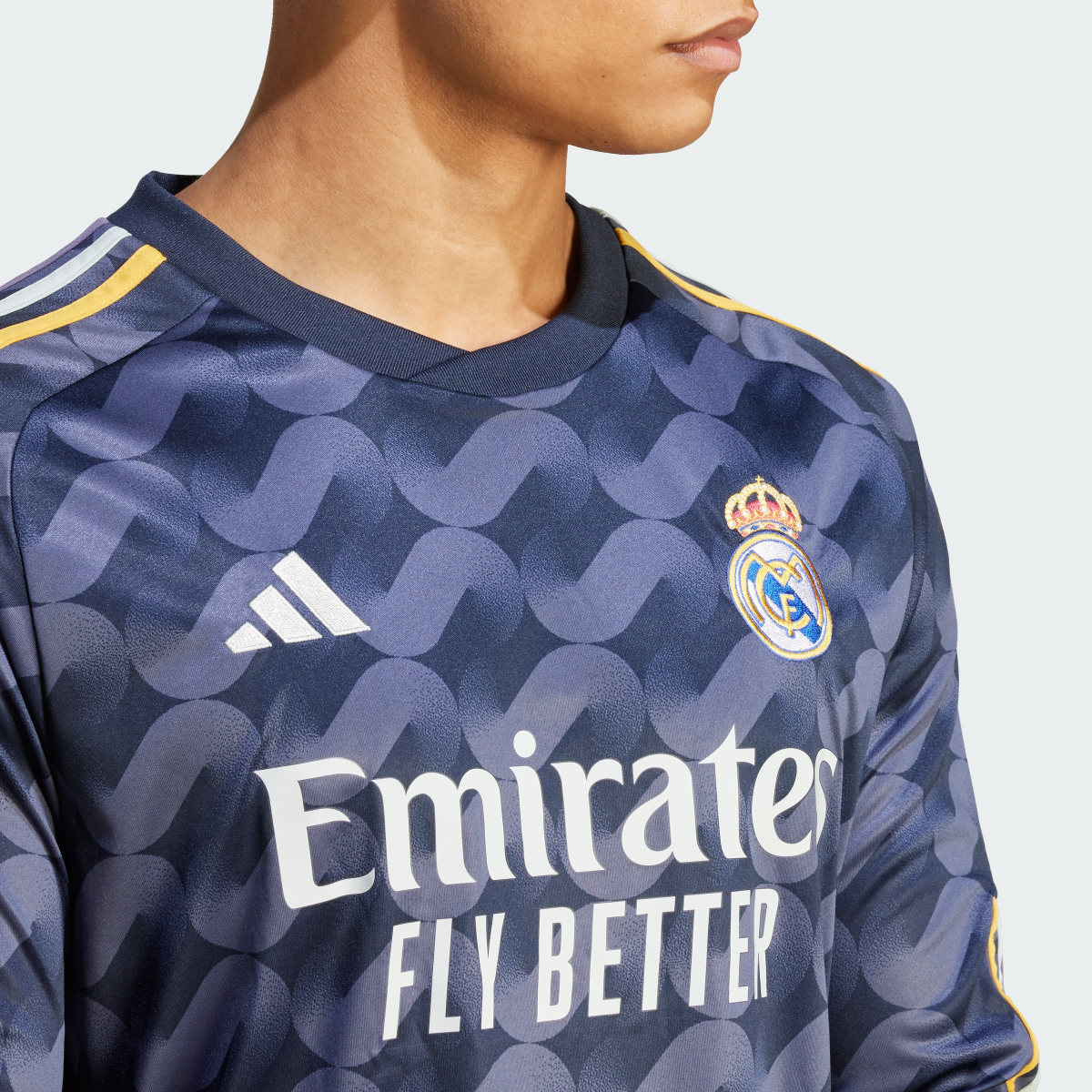 Adidas Camiseta manga larga segunda equipación Real Madrid 23/24. 8