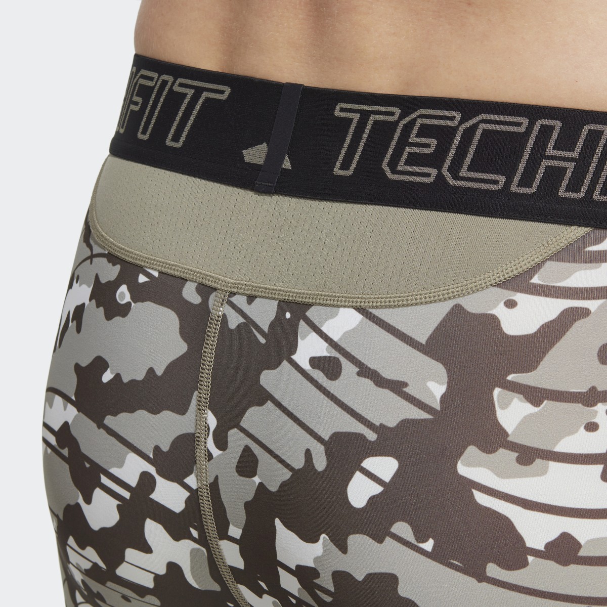 Adidas Leggings da allenamento Techfit Allover Print. 5