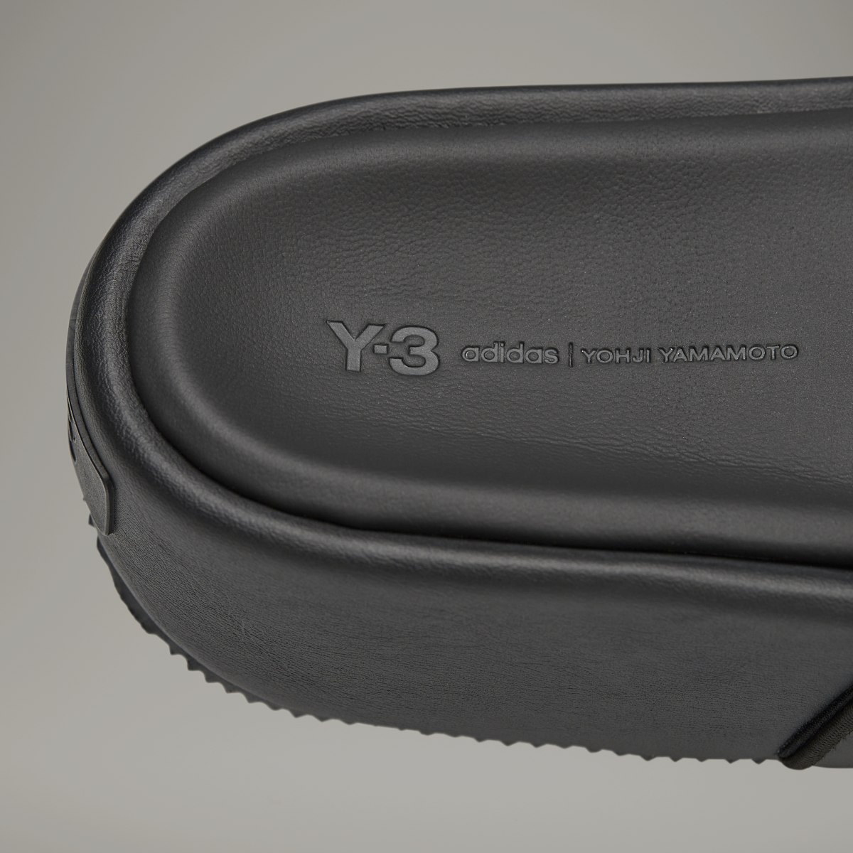 Adidas Y-3 SLIDE. 10