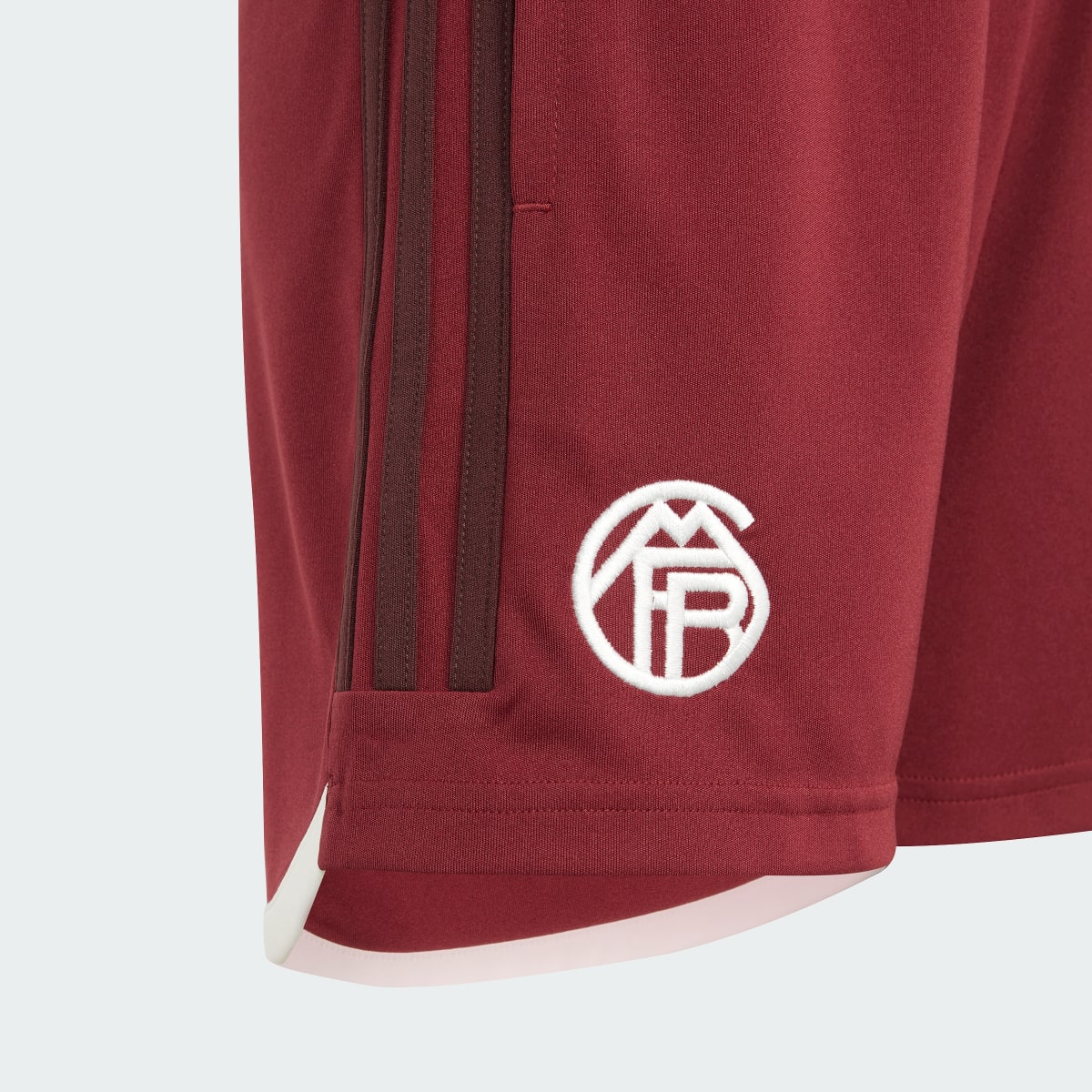 Adidas FC Bayern München 23/24 Ausweichshorts für Kinder. 4