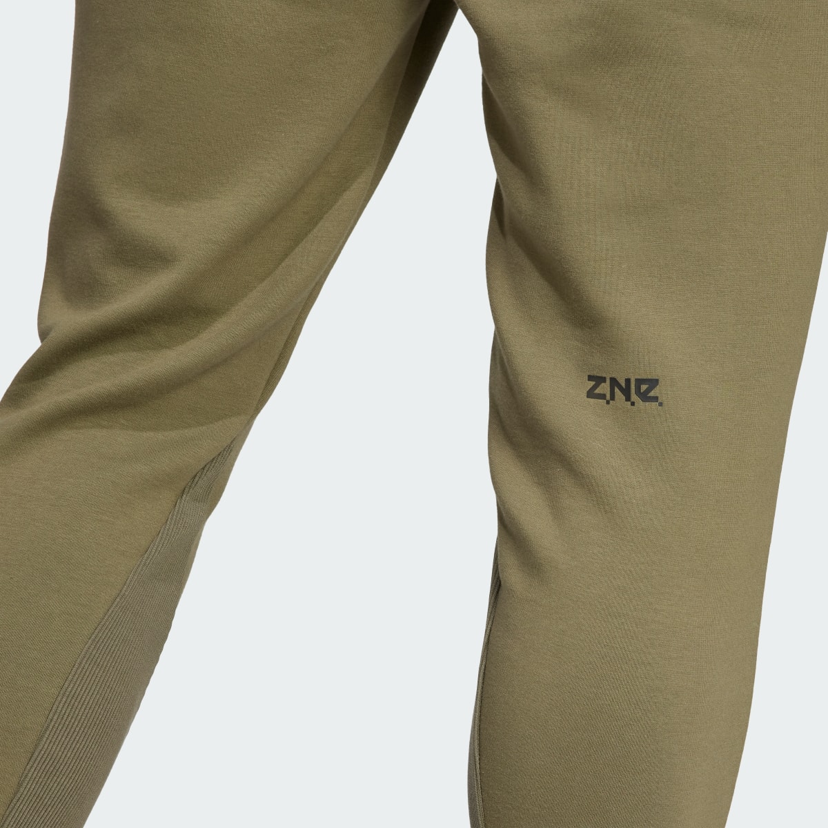 Adidas Pantaloni Z.N.E. Premium. 6