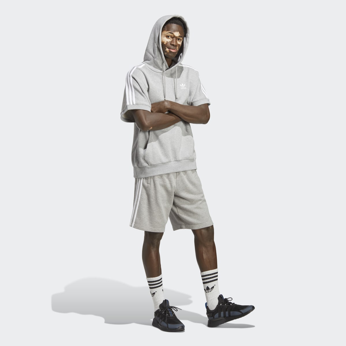 Adidas Sweat-shirt à capuche manches courtes Adicolor Classics. 4