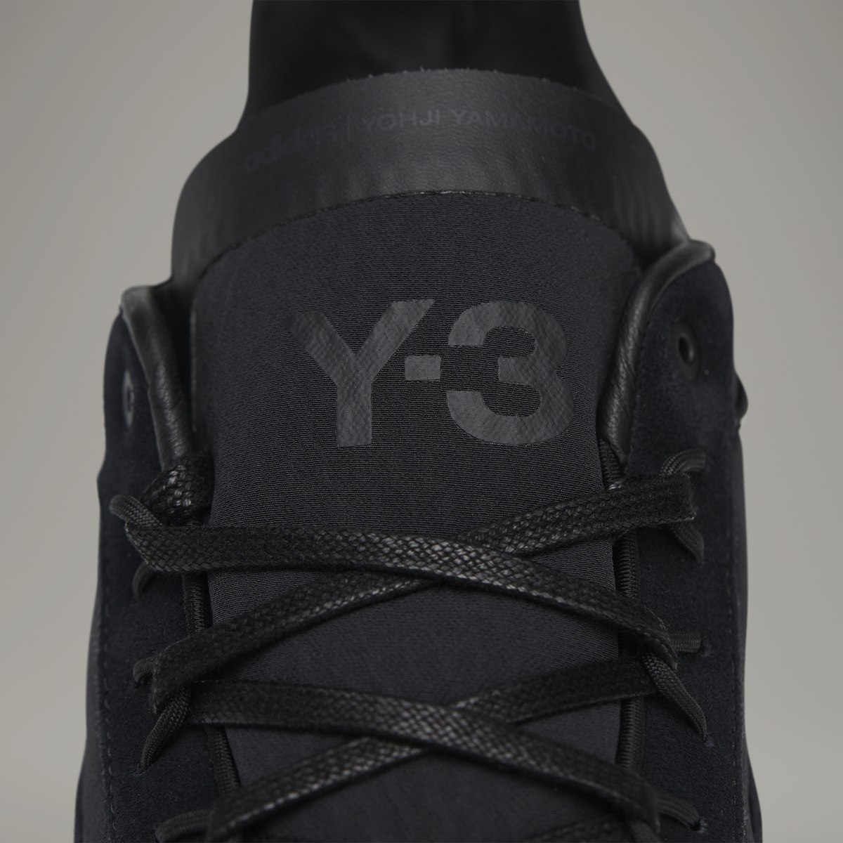 Adidas Y-3 Shiku Run. 10