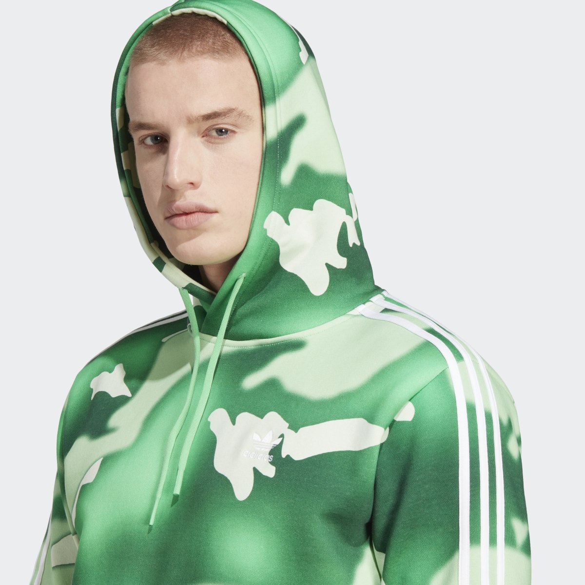 Adidas Sweat-shirt à capuche graphique à imprimé camouflage intégral. 6