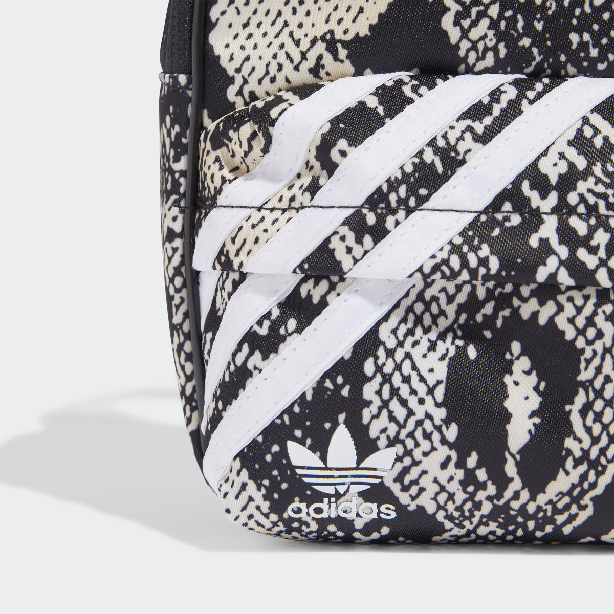 Adidas Minimochila Snake Graphic. 6