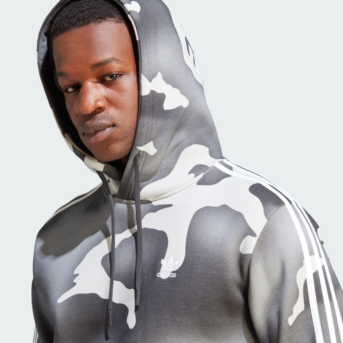 Adidas Sweat-shirt à capuche graphique à imprimé camouflage intégral. 6