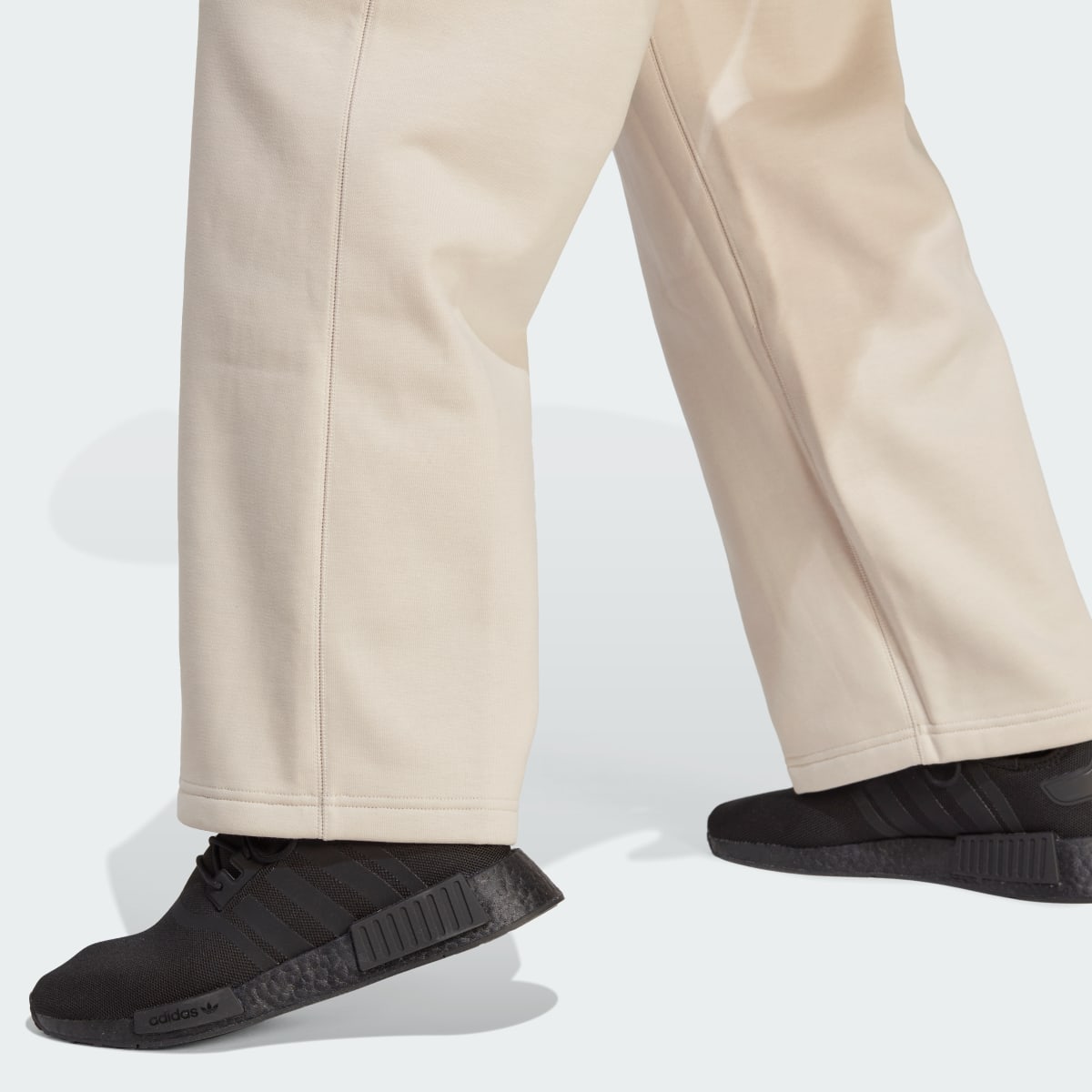 Adidas Pantalon jambes larges Premium Essentials. 6