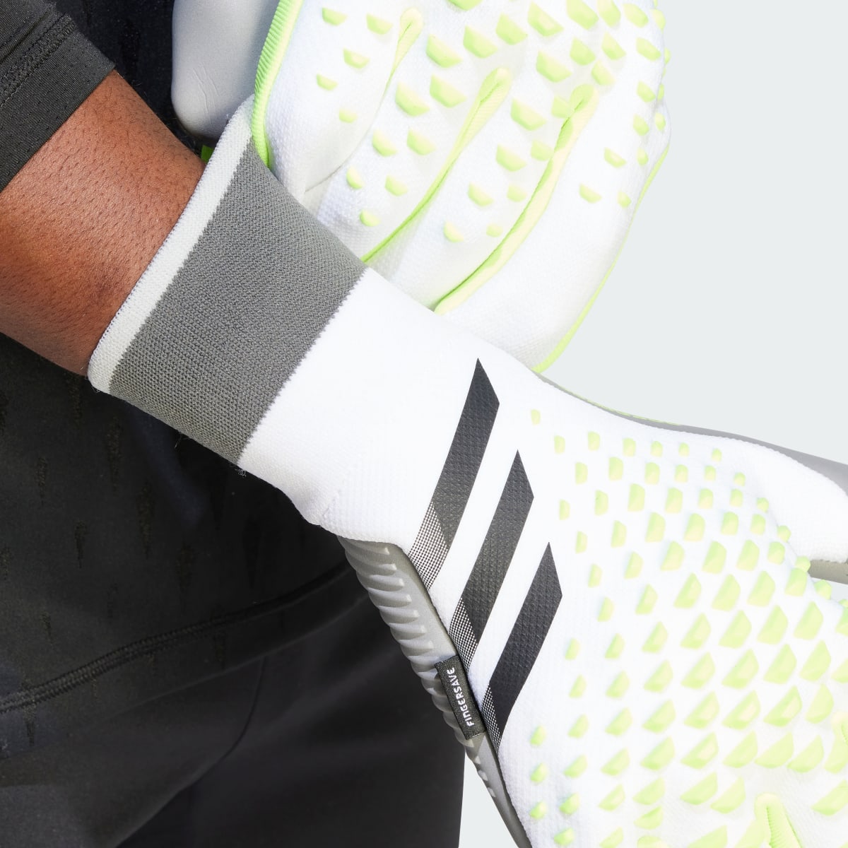 Adidas Predator Pro Fingersave Gloves. 4