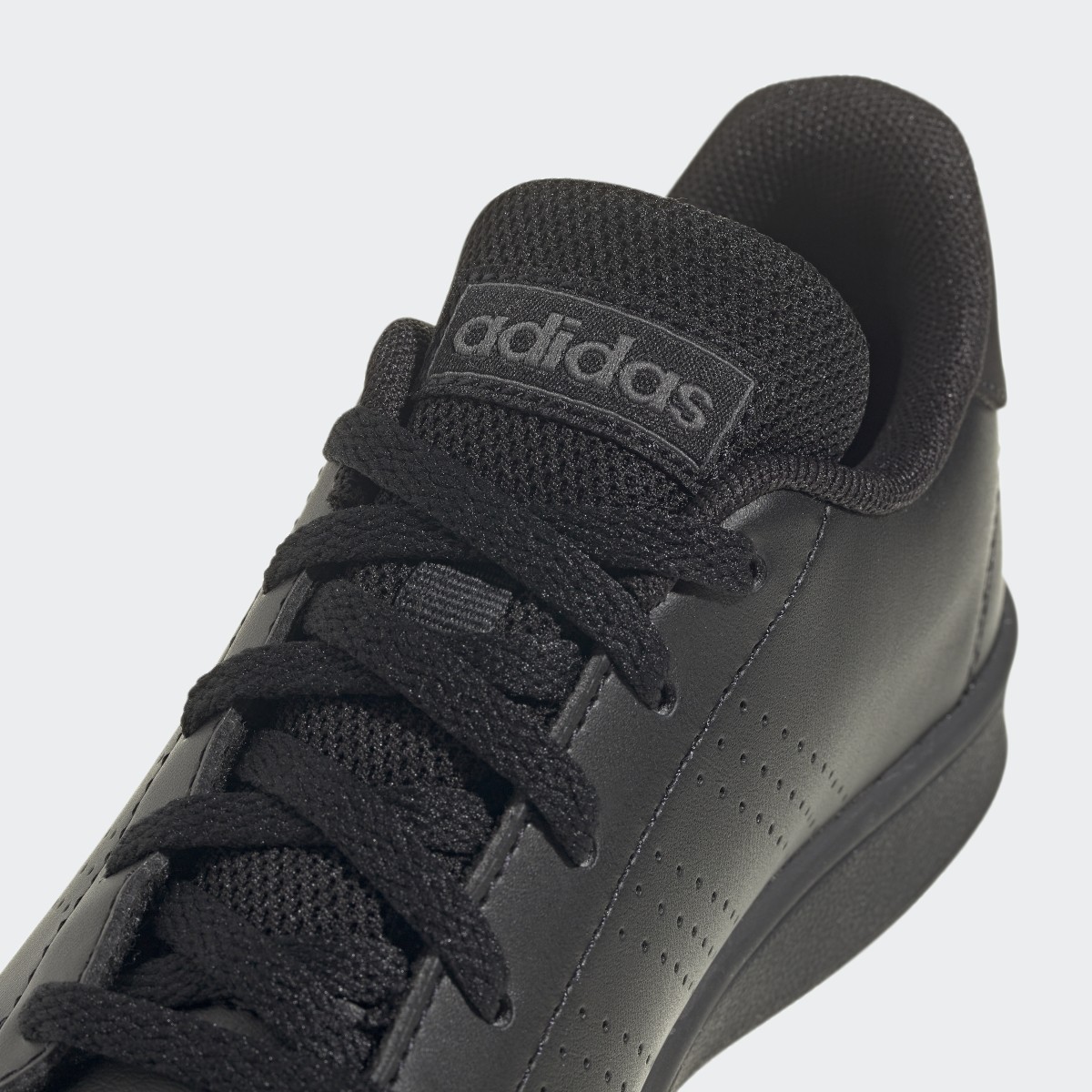 Adidas Chaussure à lacets Advantage Lifestyle Court. 9