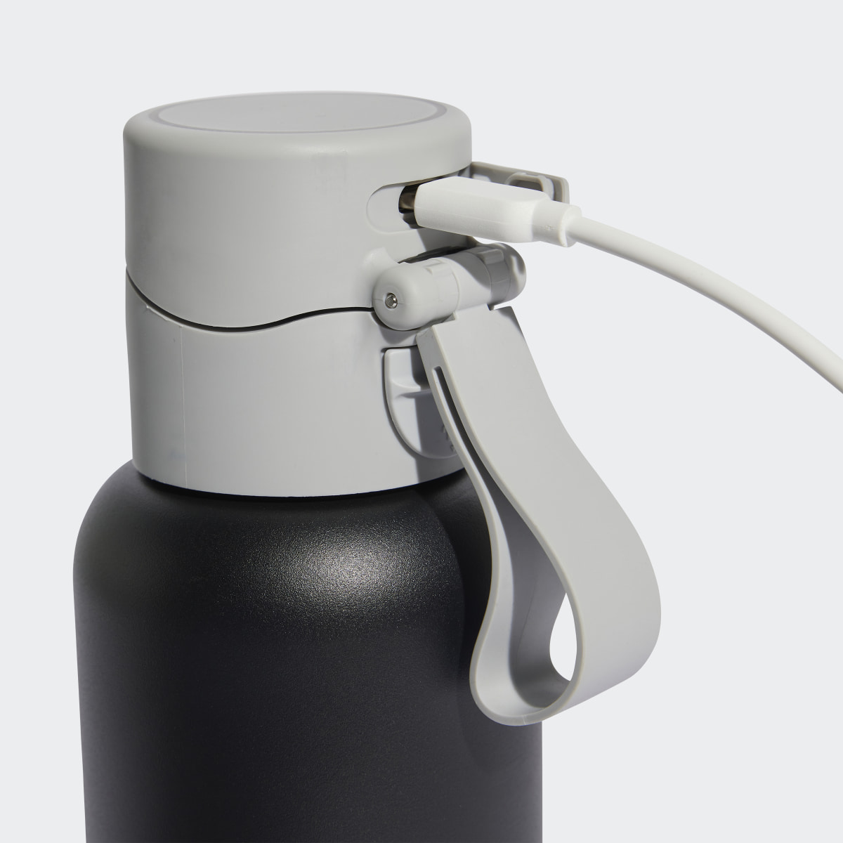 Adidas x REBO Smart Bottle. 5