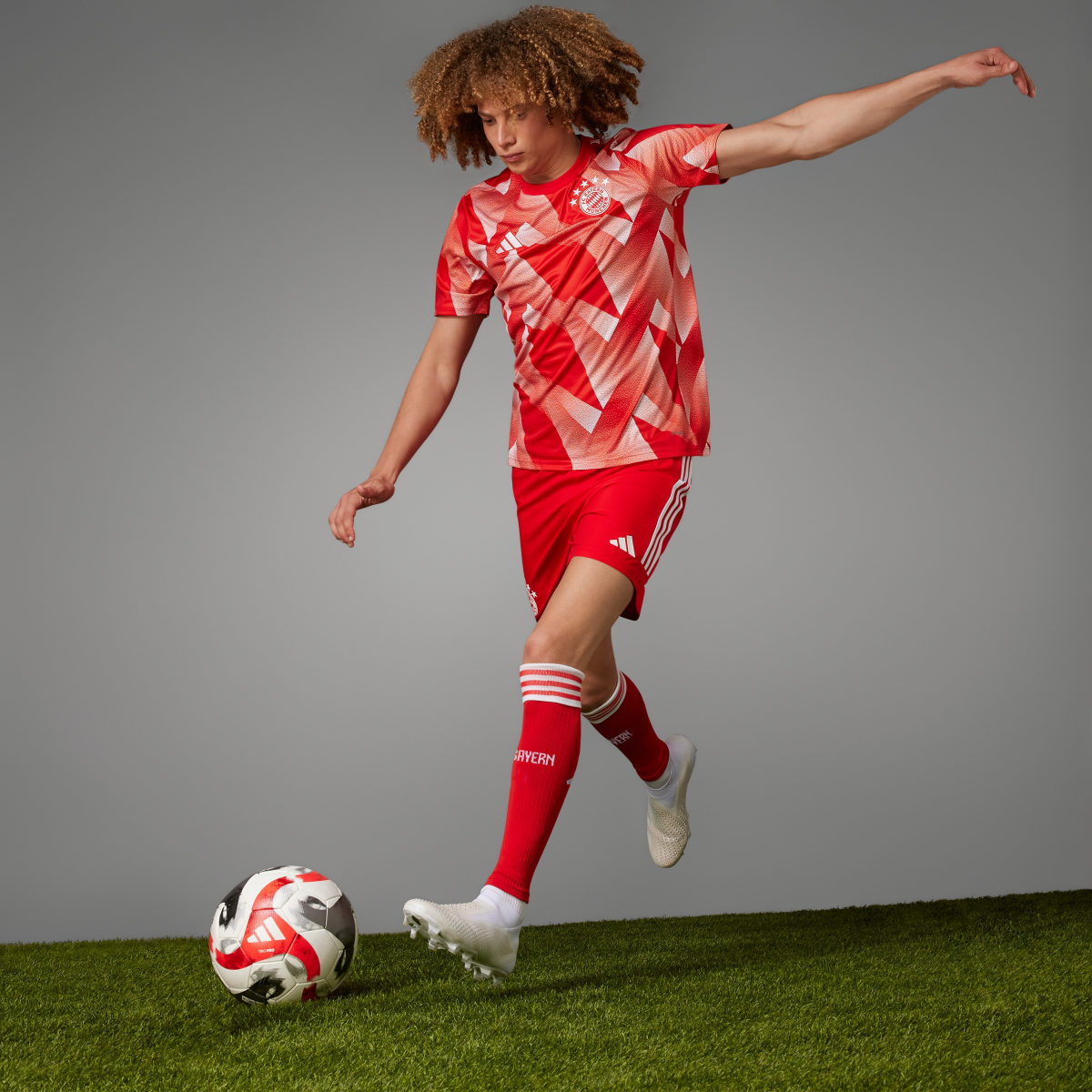 Adidas Maillot d’échauffement FC Bayern. 6