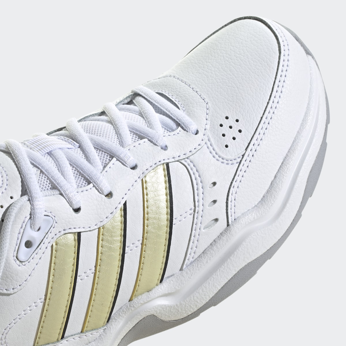 Adidas Chaussure Strutter. 9