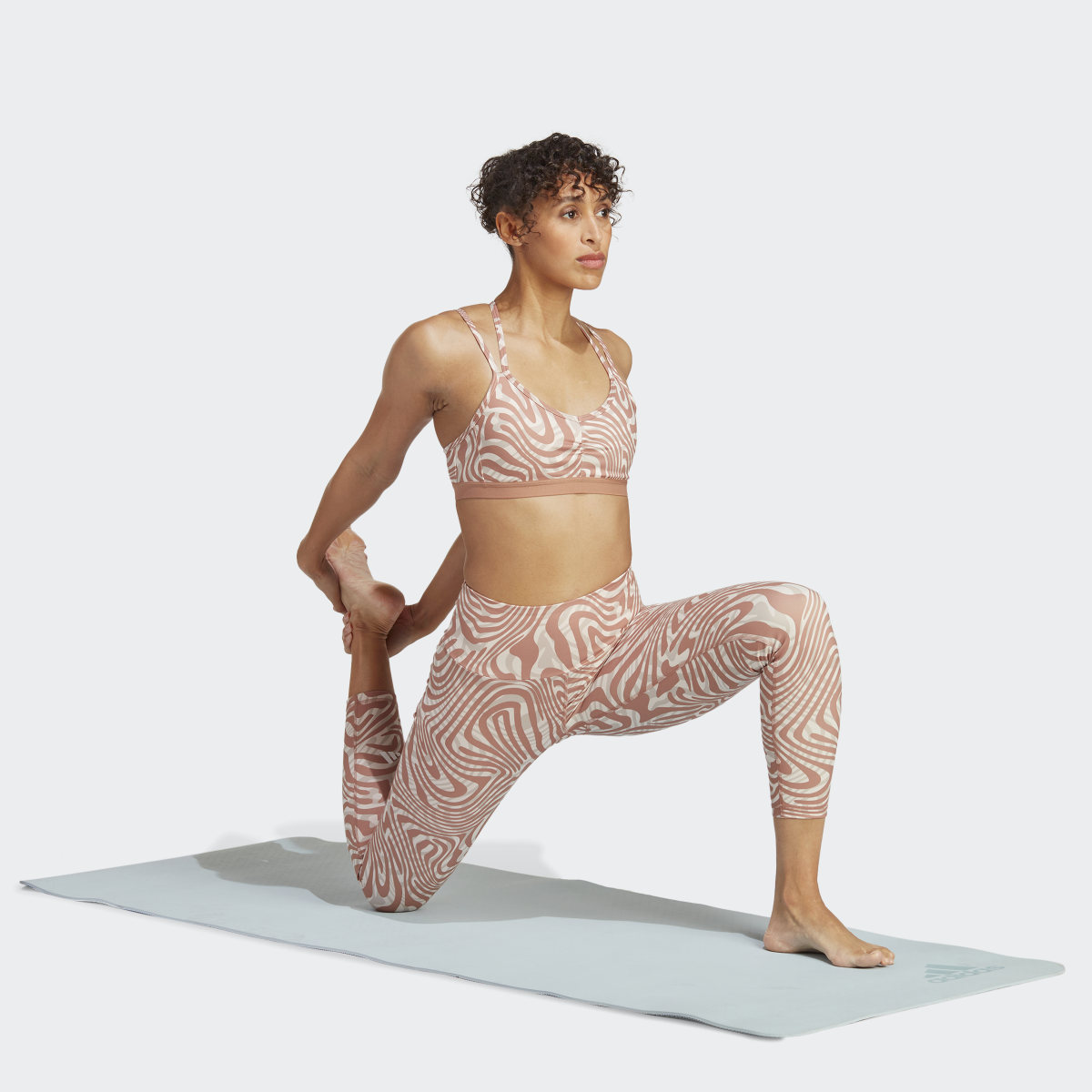 Adidas Brassière de yoga Essentials. 4