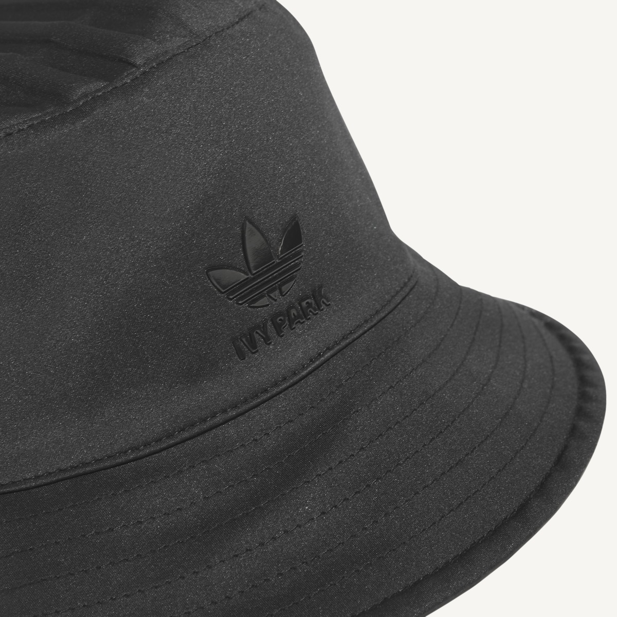 Adidas Cappello Reversible Latex Bucket. 9